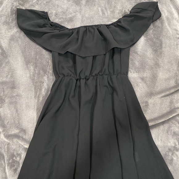 Shein Black flowly dress off the shoulder - Picture 1 of 1